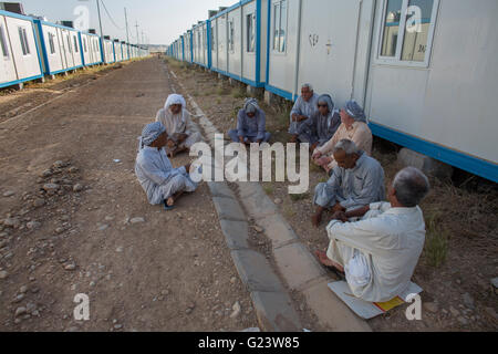 Maisons conteneurs des Iraquiens déplacés dans le camp de réfugiés de Anwald, le nord de l'Iraq Banque D'Images