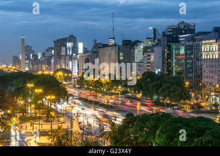 Avenida 9 de Julio, la nuit, Buenos Aires, Argentine Banque D'Images