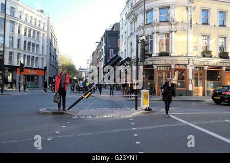 Endommagé aux feux de circulation à la jonction de route à Clerkenwell Londres UK KATHY DEWITT Banque D'Images