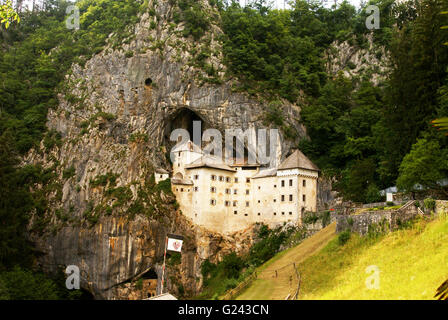 Château de Predjama, un château Renaissance construit dans une grotte bouche dans le centre-sud de la Slovénie Banque D'Images