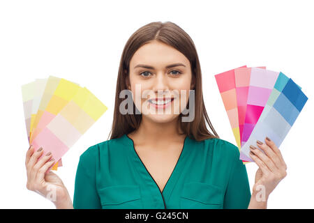 Jeune femme avec des couleurs du nuancier Banque D'Images