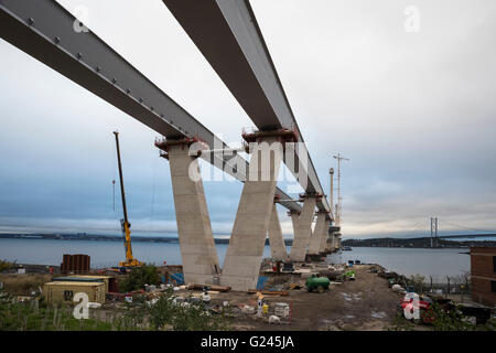 Le passage de Queensferry Forth Bridge en construction, de l'Écosse. Banque D'Images