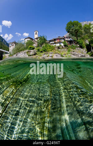 Écran fractionné, Église paroissiale de la Madonna Degli Angeli, Lavertezzo, Valle Verzasca, Canton du Tessin, Suisse Banque D'Images