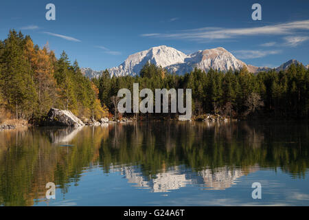 Paysage alpin avec Hoher Ambient Göll Mountain au lac Hintersee, parc national de Berchtesgaden, Ramsau, district de Berchtesgaden Banque D'Images