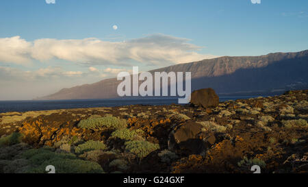 Pleine lune sur la côte d'El Hierro Frontera. Banque D'Images