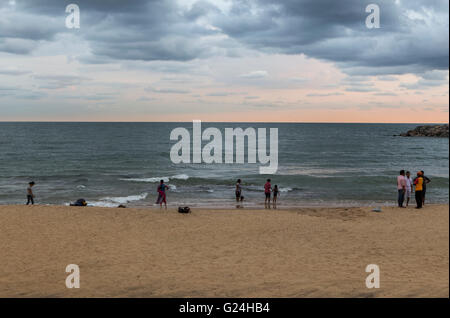 Colombo, Sri Lanka. Plage à côté de Galle Face Green, promenade au crépuscule Banque D'Images