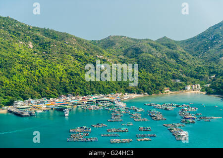 Picnic Bay sur l'île de Lamma avec Sok Kwu Wan village Banque D'Images