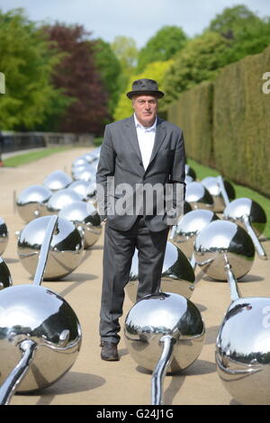 L'artiste suisse pas vitale est illustré avec le travail de son exposition au Yorkshire Sculpture Park, West Yorkshire. Banque D'Images