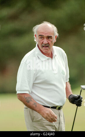 Sean Connery joue au golf à Gleneagles avec Jackie Stewart Banque D'Images