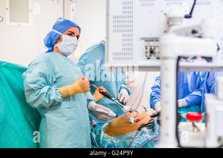 L'hystéroscopie et la laparoscopie chirurgicale ici d'exploration, le traitement de l'endométriose, l'hôpital de Limoges, France. Banque D'Images