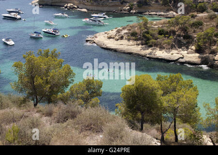 Une belle photo d'une baie à distance par des yachts à Palma de Majorque, Espagne, littoral, Tourisme, vacances, bateaux, crystal Banque D'Images