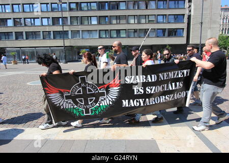 Un mouvement d'extrême droite, protestant contre les musulmans et l'Europe, Budapest, Hongrie Banque D'Images