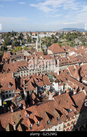 Une vue aérienne du vieux Berne de la tour de la cathédrale de Berne qui est une cathédrale réformé Suisse. Banque D'Images