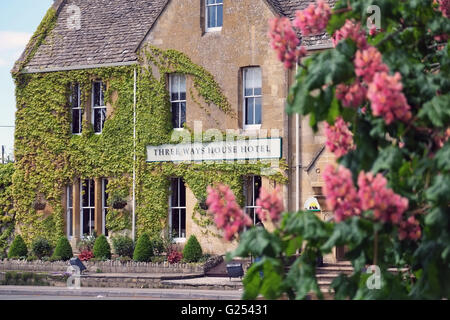 Les trois façons House Hotel & Restaurant, et le célèbre Club de pudding, à Mickleton, Gloucestershire, Angleterre, Royaume-Uni. Banque D'Images