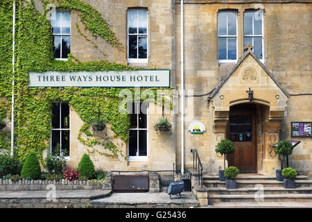 Les trois façons House Hotel & Restaurant, et le célèbre Club de pudding, à Mickleton, Gloucestershire, Angleterre, Royaume-Uni. Banque D'Images