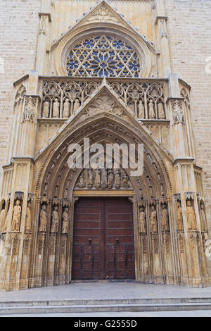 Les Apôtres porte dans la cathédrale de Valence Banque D'Images