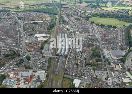 Une vue aérienne de la ville de Darlington, County Durham, centré autour de la Gare Banque D'Images