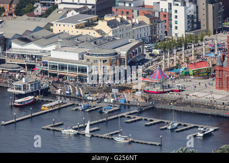 Une vue aérienne de Mermaid Quay, un centre commercial et de loisirs à Cardiff Bay Banque D'Images