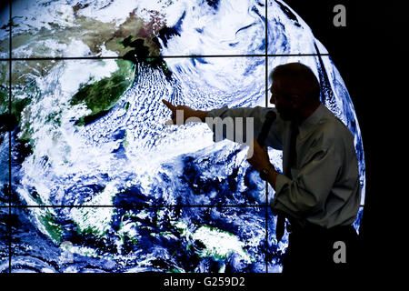 Washington DC, USA. 22 avr, 2016. La NASA célèbre le jour de la Terre avec le public de la gare Union à Washington, DC - L'astronaute Piers Sellers présenté : Banque D'Images