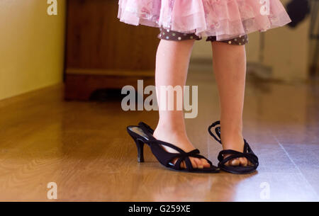 Girl wearing hautes chaussures de talon Banque D'Images