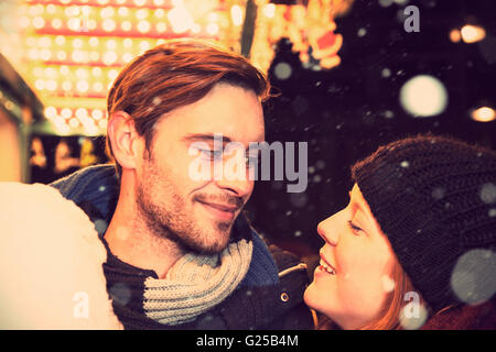 Couple sur marché de Noël avec la barbe (ancien look) Banque D'Images