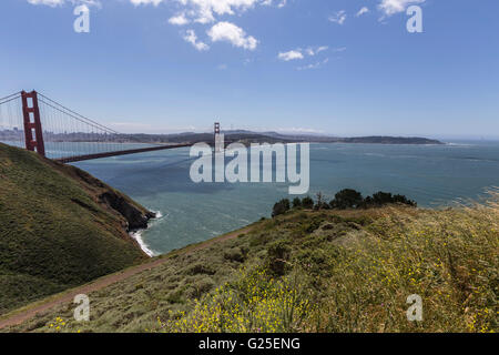 Clair matin de printemps au Golden Gate National Recreation Area, près de San Francisco, en Californie. Banque D'Images