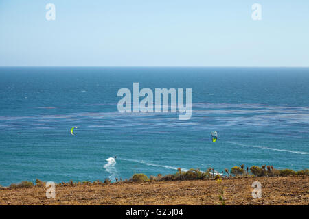 Le kitesurf à Malibu Banque D'Images