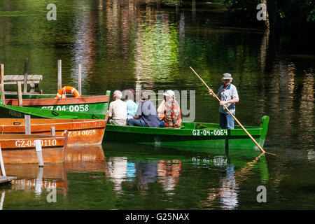 La rivière Krutynia rafting, la Mazurie, Région de Pologne, Europe Banque D'Images