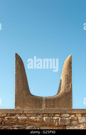 Cornes de consécration, cornes du taureau sacré, symbole de fertilité, en pierre, Palais de Knossos, Héraklion, Crète, Grèce Banque D'Images