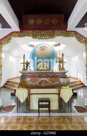 Symbole religieux à l'intérieur d'un Temple Cao Dai, Danang, Vietnam Banque D'Images