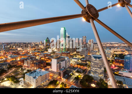 Dallas Downtown de nuit. TX, USA Banque D'Images