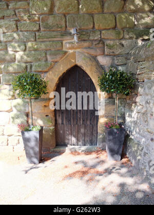 Petite porte à Corbridge pele tower Banque D'Images