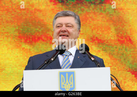 Kiev, UKRAINE - le 22 mai 2016 : Discours prononcé par le président de Lukraine Porochenko lors de la cérémonie du départ de l'Équipe nationale de football de Lukraine pour le championnat européen de 2016 Banque D'Images