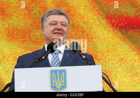 Kiev, UKRAINE - le 22 mai 2016 : Discours prononcé par le président de Lukraine Porochenko lors de la cérémonie du départ de l'Équipe nationale de football de Lukraine pour le championnat européen de 2016 Banque D'Images