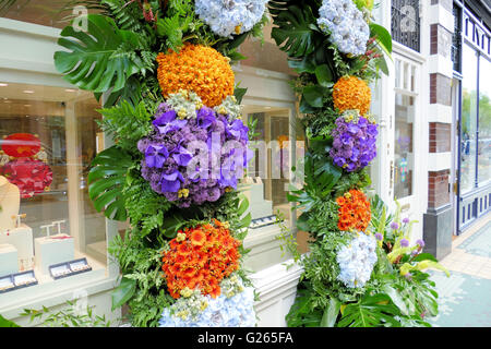 Les détaillants à Chelsea en compétition pour le meilleur des décorations florales dans le cadre de Chelsea en fleurs 2016. Banque D'Images