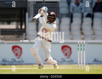 Old Trafford, Manchester, Royaume-Uni. 24 mai, 2016. Comté Supersavers championnat. Lancashire par rapport à Surrey. Jour 3. La Surrey test Sri-Lankais Kumar Sangakkara batteur pour seulement 8 s'exécute en tant que Surrey atteint 58-2 au déjeuner. Lancashire avait un 1er innings de plomb, pour atteindre 203 394 ce matin en réponse à Surrey's total de 191. Credit : Action Plus Sport/Alamy Live News Banque D'Images
