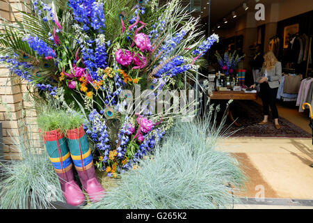 Les détaillants à Chelsea en compétition pour le meilleur des décorations florales dans le cadre de Chelsea en fleurs 2016. Banque D'Images