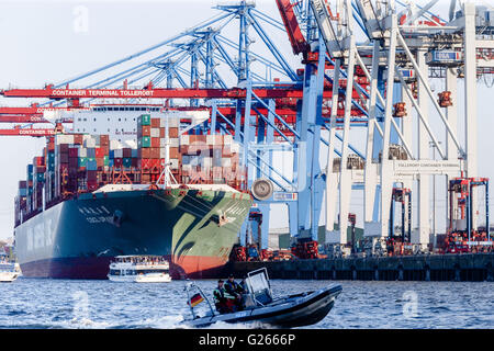 Hambourg, Allemagne. 7 mai, 2016. Le container terminal Tollerort à Hambourg, Allemagne, 7 mai 2016. PHOTO : MARKUS SCHOLZ/dpa/Alamy Live News Banque D'Images