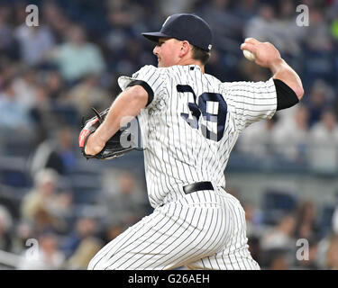 Le Bronx, NY, USA. 12 mai, 2016. Kirby Yates (Yankee), 12 mai 2016 - MLB : Kirby Yates des Yankees de New York en ligue majeure de baseball pendant les match au Yankee Stadium dans le Bronx, NY, USA. © Hiroaki Yamaguchi/AFLO/Alamy Live News Banque D'Images