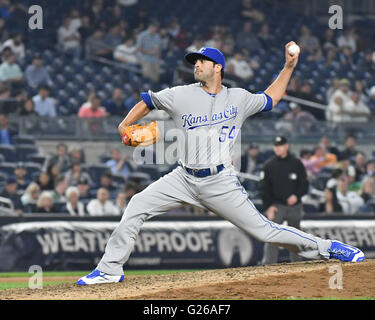 Le Bronx, NY, USA. 12 mai, 2016. Scott Alexander (Royals), 12 mai 2016 - MLB : Scott Alexander des Royals de Kansas City de la Ligue majeure de baseball pendant les match au Yankee Stadium dans le Bronx, NY, USA. © Hiroaki Yamaguchi/AFLO/Alamy Live News Banque D'Images