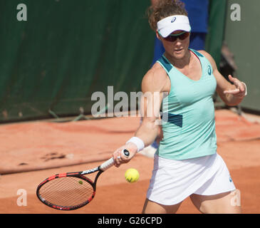 Paris. 25 mai, 2016. Samantha Stosur (AUS) bat Shuai Zhang (CHN) 6-3 dans le premier set à Roland Garros qui se joue au Stade Roland Garros à Paris, . ©Leslie Billman/Tennisclix Credit : csm/Alamy Live News Banque D'Images