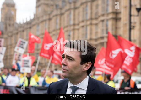Londres, Royaume-Uni, 25 mai 2016, Andy Burnham MP, Shadow Home Secretary protester Crédit : Ian Davidson/Alamy Live News Banque D'Images