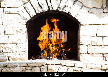 Vue rapprochée de la combustion du bois dans le feu. Banque D'Images
