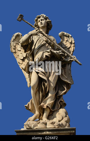 Angel avec éponge du magnifique pont de Sant'Angelo à Rome Banque D'Images