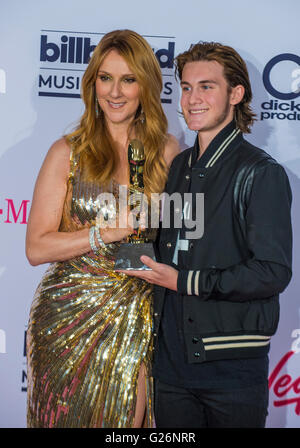 Honoree Céline Dion, récipiendaire du Prix de l'icône (L) et René-charles Angelil au Billboard Music Awards 2016 à Las Vegas Banque D'Images