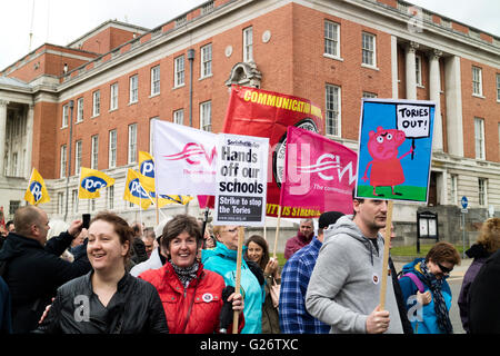 Chesterfield Derbyshire peut annuelle du travail jour/mars rally à travers des rues de l'Angleterre Banque D'Images