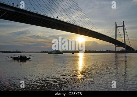 Deuxième Hooghly Bridge au coucher du soleil, Kolkata, West Bengal, India Banque D'Images