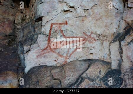 Peintures rupestres autochtones anciennes connu comme "rock art" trouvés au mont de la Rochère, à l'ouest de la terre d'Arnhem, dans le Territoire du Nord, Australie Banque D'Images