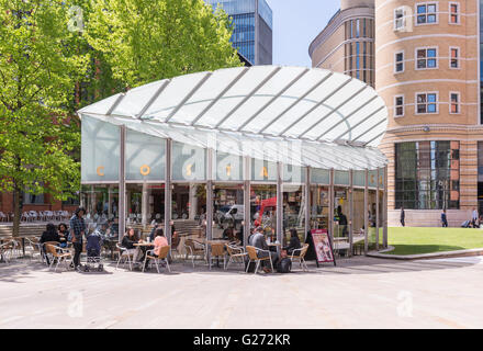 Coffee shop à Central Square, Brindleyplace Banque D'Images