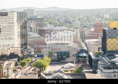Photographie aérienne du centre-ville de Birmingham, en Angleterre. Symphony Hall et de la CPI en Centenary Square. Banque D'Images